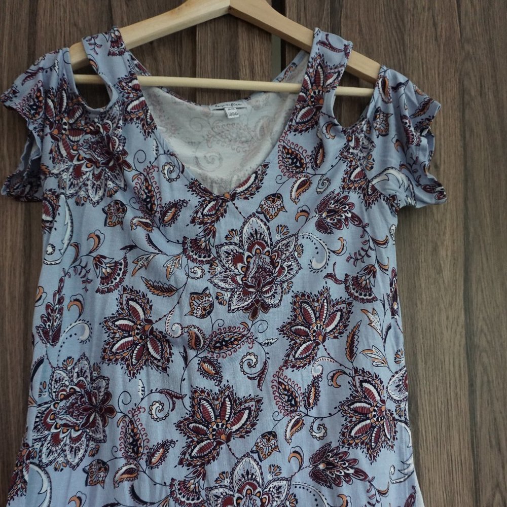 Shoulder Exposing Blouse